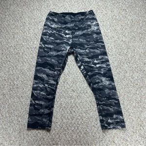 Reebok RBX Womens Leggings Capri Crop Black Gray Camo Print 22” Inseam Small